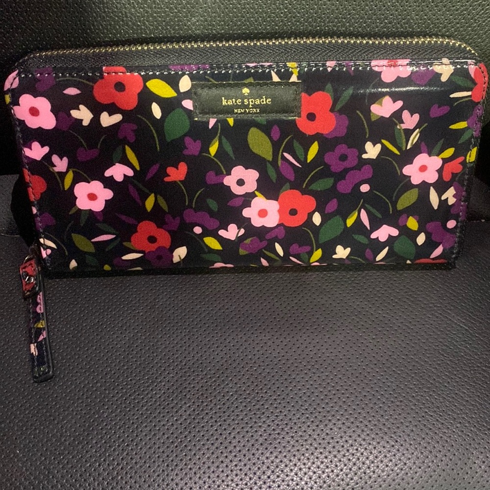 Kate spade larger wallet
